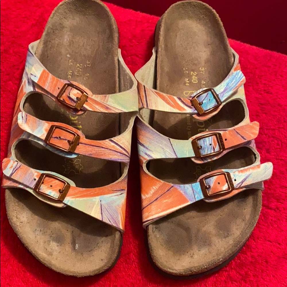 PAPILLION SANDALS😍